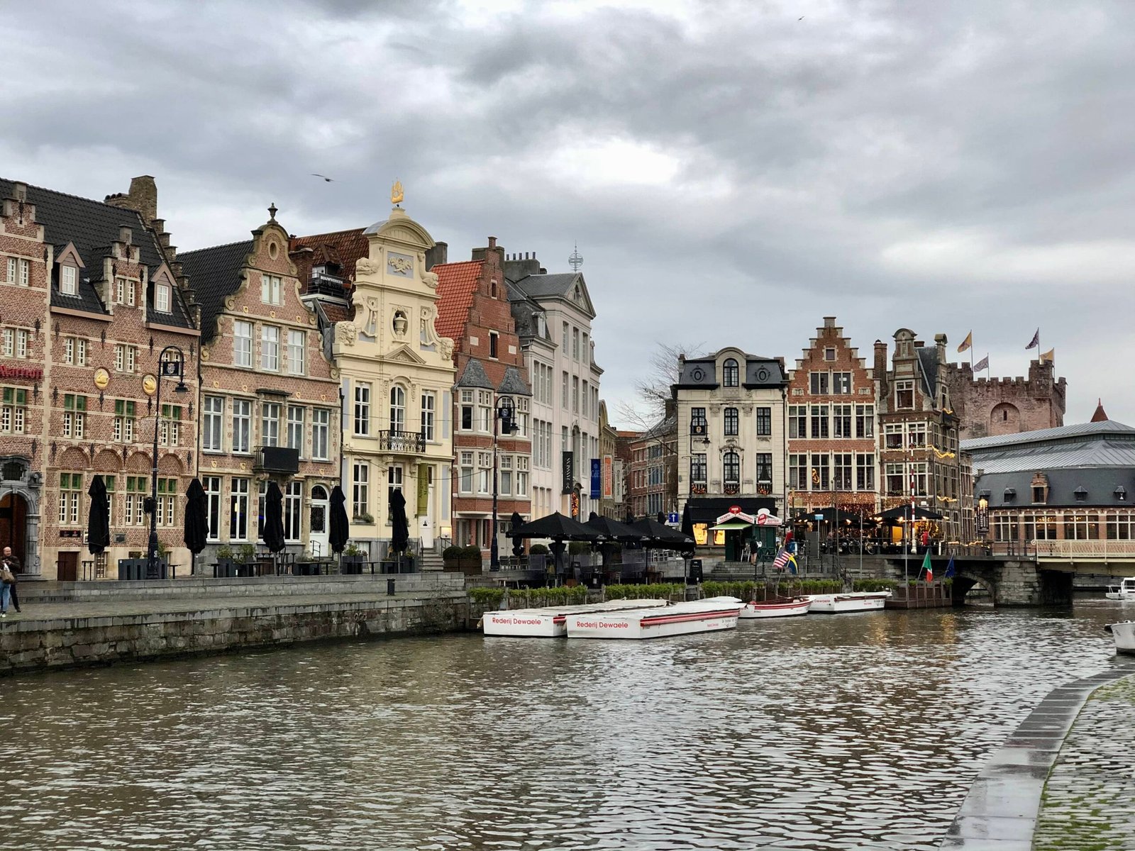 Canales de Gante en Bélgica con sus casas